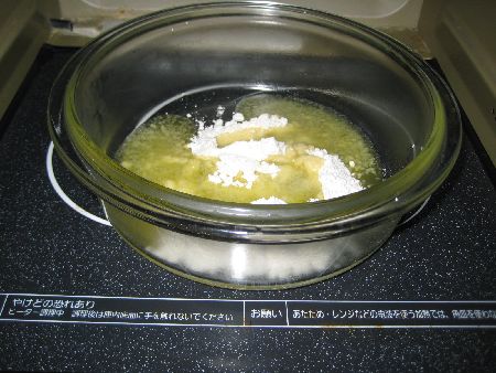 ビストロでホワイトソースを作る－ビストロ庫内でバターが溶けた画像